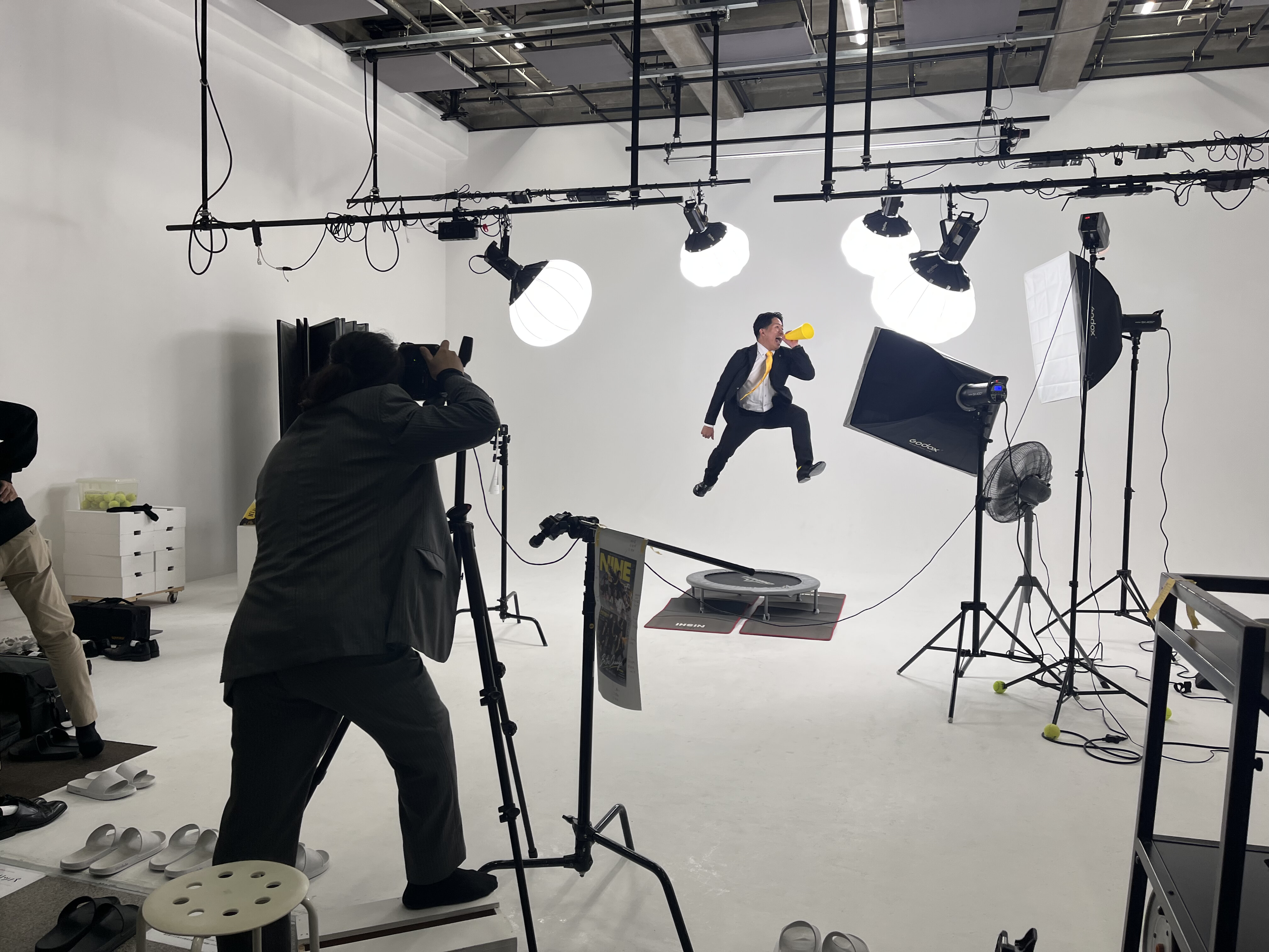 Nine Groupの会社パンフレット表紙撮影風景